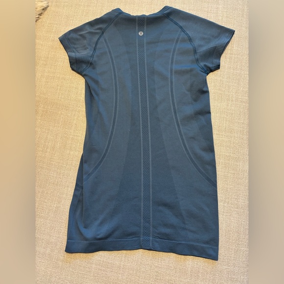 Lululemon Swiftly Tech Short Sleeve Crew - Picture 2 of 3